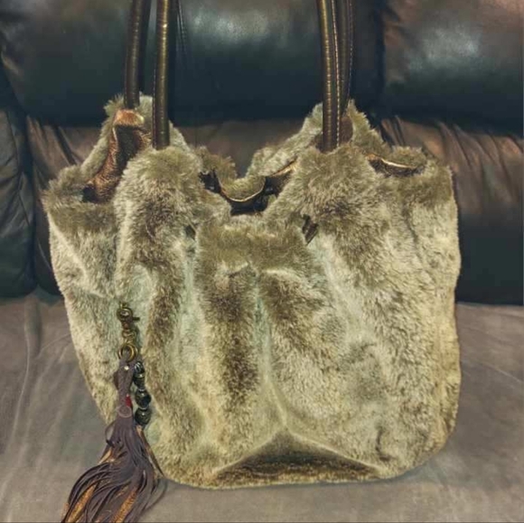 NWOT WOMEN'S BEAUTIFUL FAUX FUR LARGE HOBO INTERNATIONAL SATCHEL - Picture 5 of 8